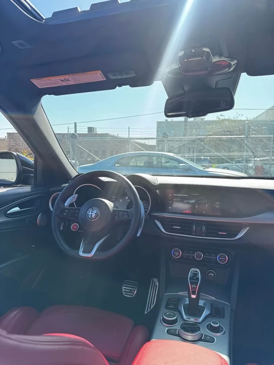 2023 Alfa Romeo Stelvio - Image 9 of 18