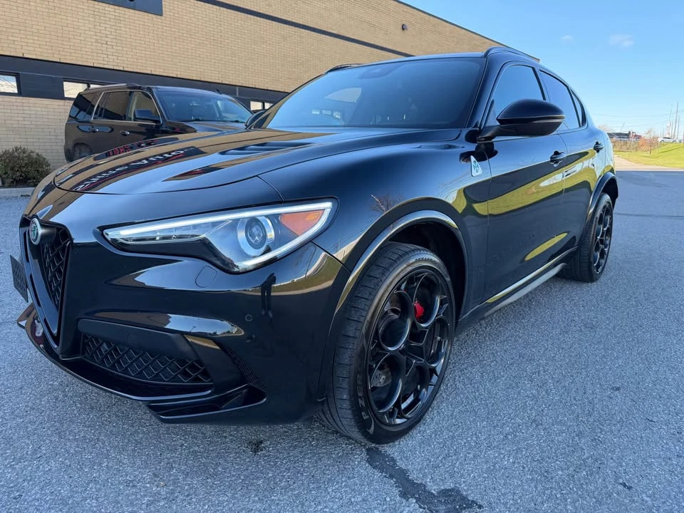 2023 Alfa Romeo Stelvio - Image 2 of 19