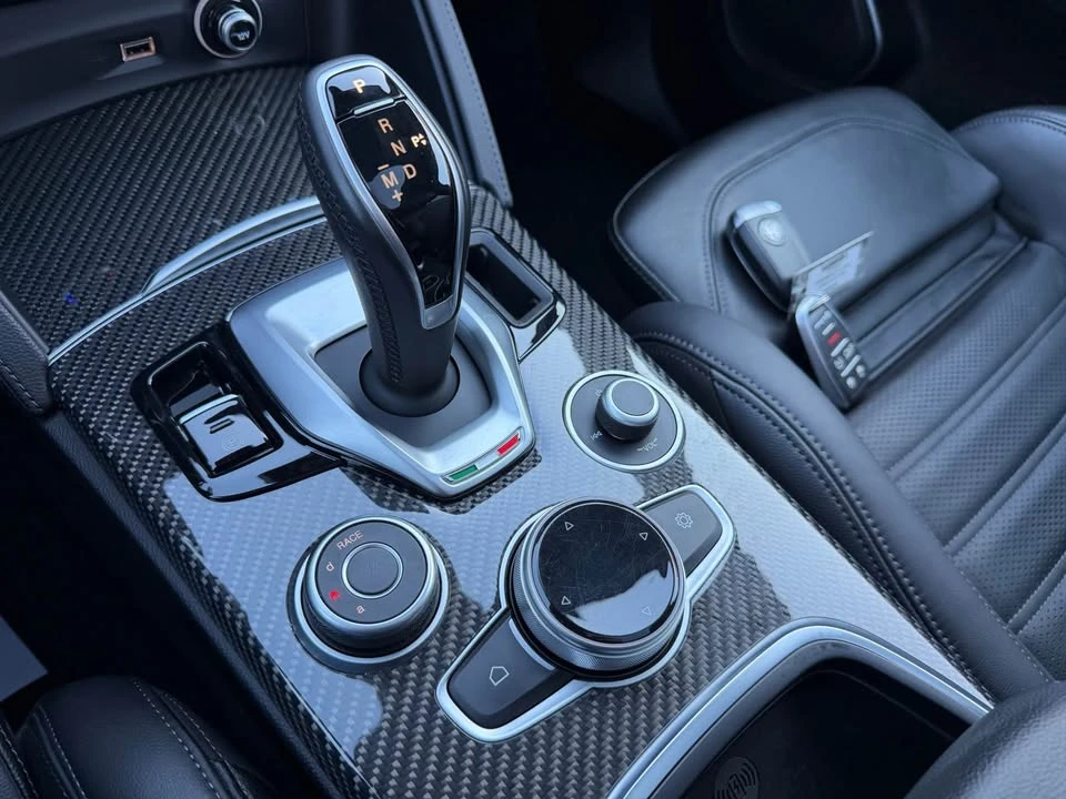 2023 Alfa Romeo Stelvio - Image 17 of 19