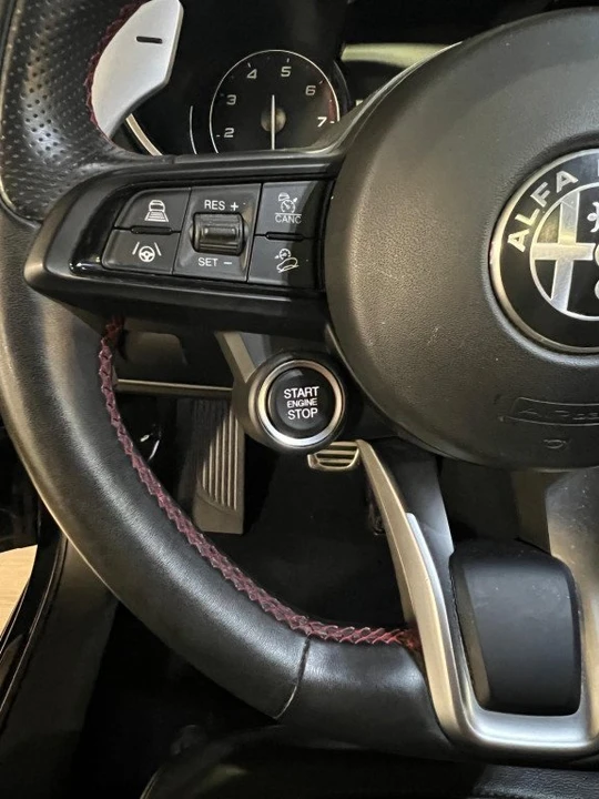 2023 Alfa Romeo Stelvio - Image 7 of 19
