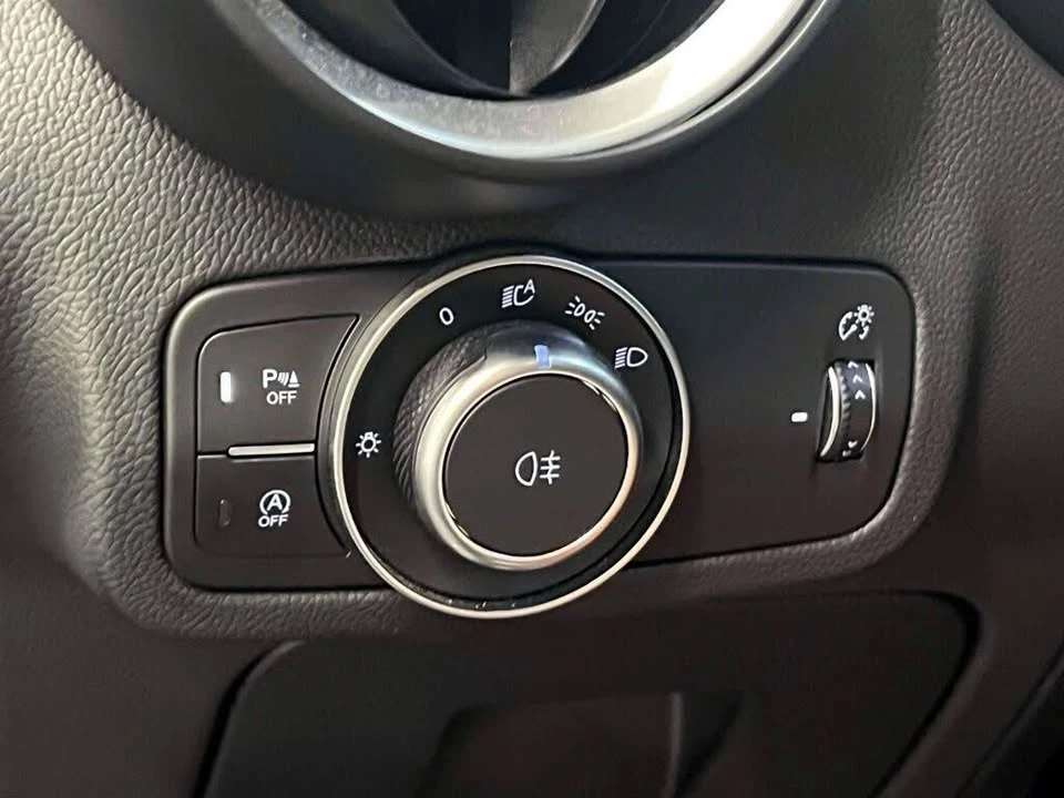 2023 Alfa Romeo Stelvio - Image 16 of 20