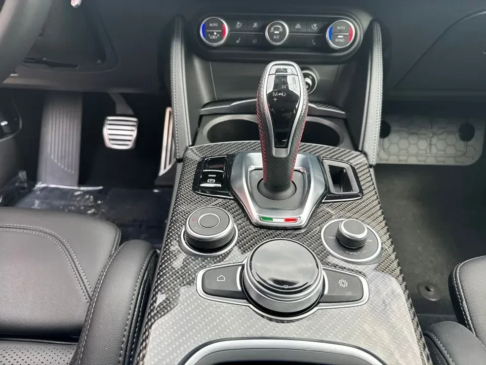 2023 Alfa Romeo Stelvio - Image 16 of 20