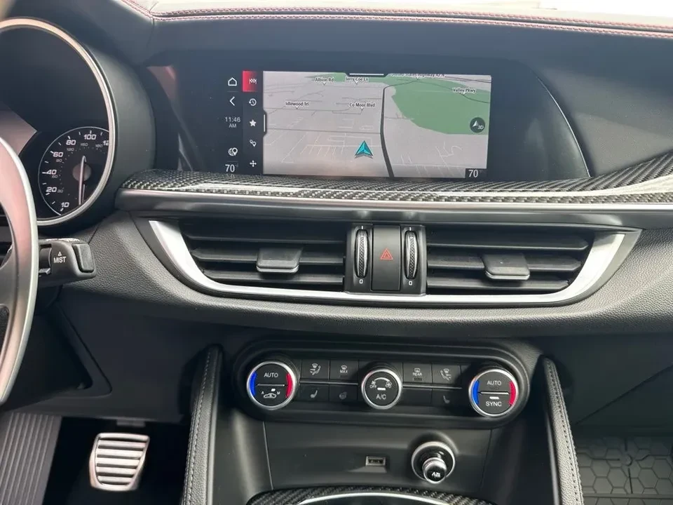 2023 Alfa Romeo Stelvio - Image 15 of 20