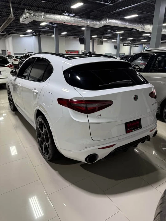 2023 Alfa Romeo Stelvio - Image 4 of 9