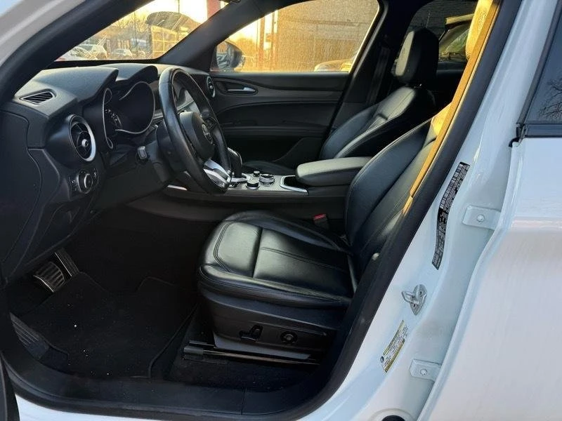 2023 Alfa Romeo Stelvio - Image 15 of 20