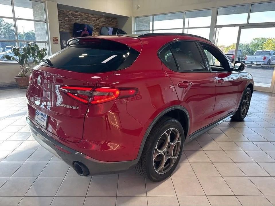 2023 Alfa Romeo Stelvio - Image 15 of 20