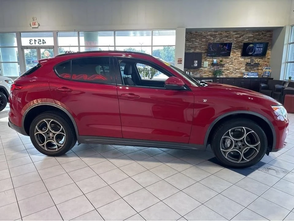 2023 Alfa Romeo Stelvio - Image 16 of 20