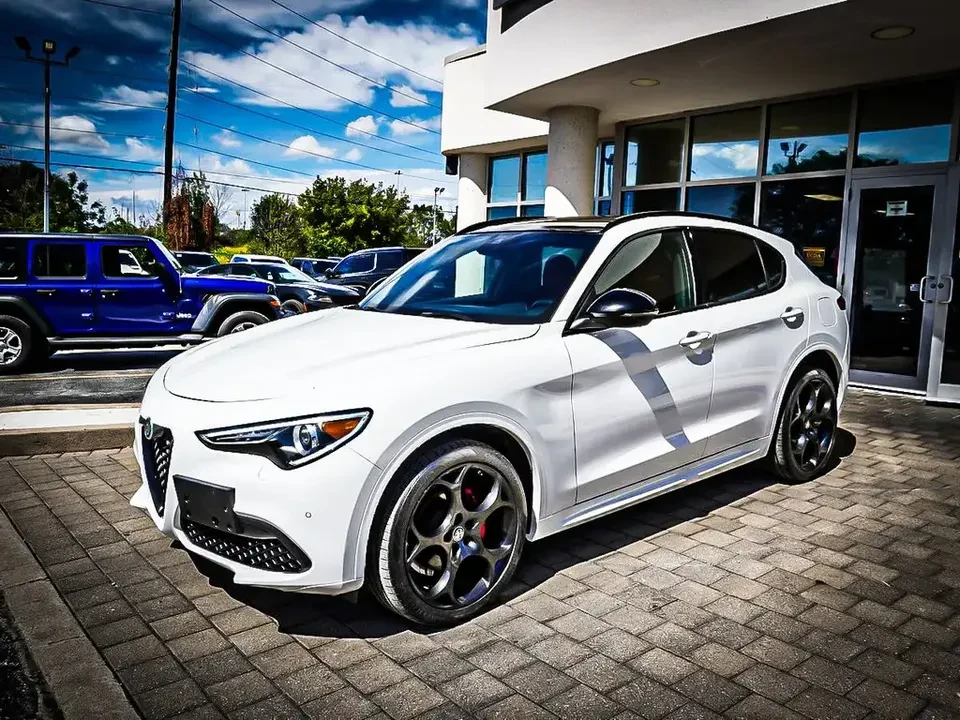 2023 Alfa Romeo Stelvio - Image 2 of 18
