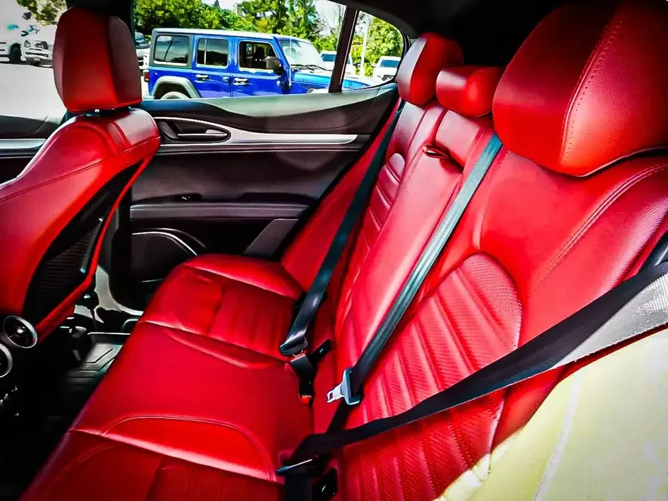 2023 Alfa Romeo Stelvio - Image 10 of 18