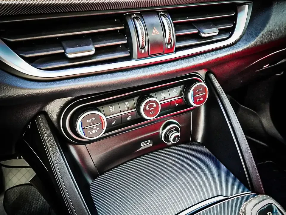 2023 Alfa Romeo Stelvio - Image 15 of 18