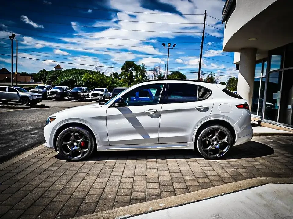 2023 Alfa Romeo Stelvio - Image 3 of 18