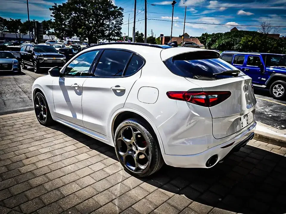 2023 Alfa Romeo Stelvio - Image 4 of 18