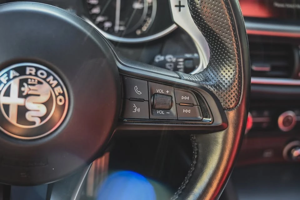2023 Alfa Romeo Stelvio - Image 15 of 18