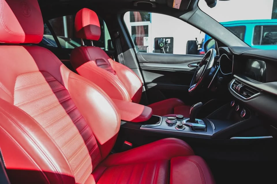 2023 Alfa Romeo Stelvio - Image 11 of 18
