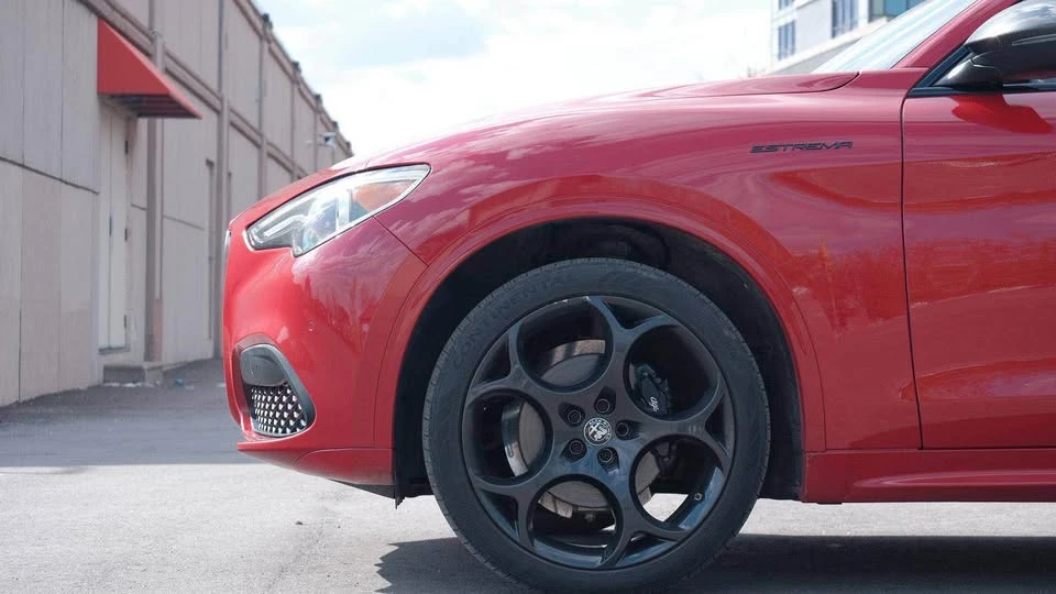 2023 Alfa Romeo Stelvio - Image 15 of 16