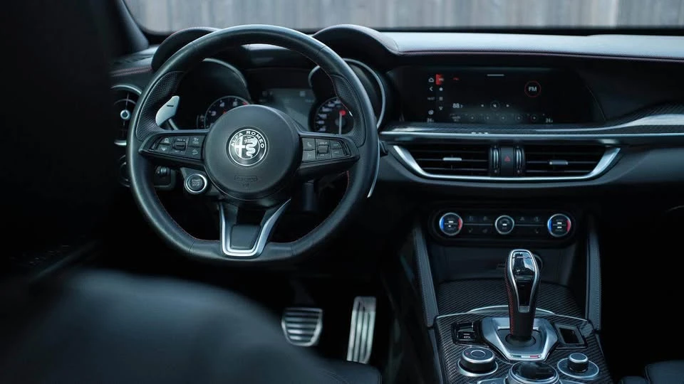 2023 Alfa Romeo Stelvio - Image 10 of 16