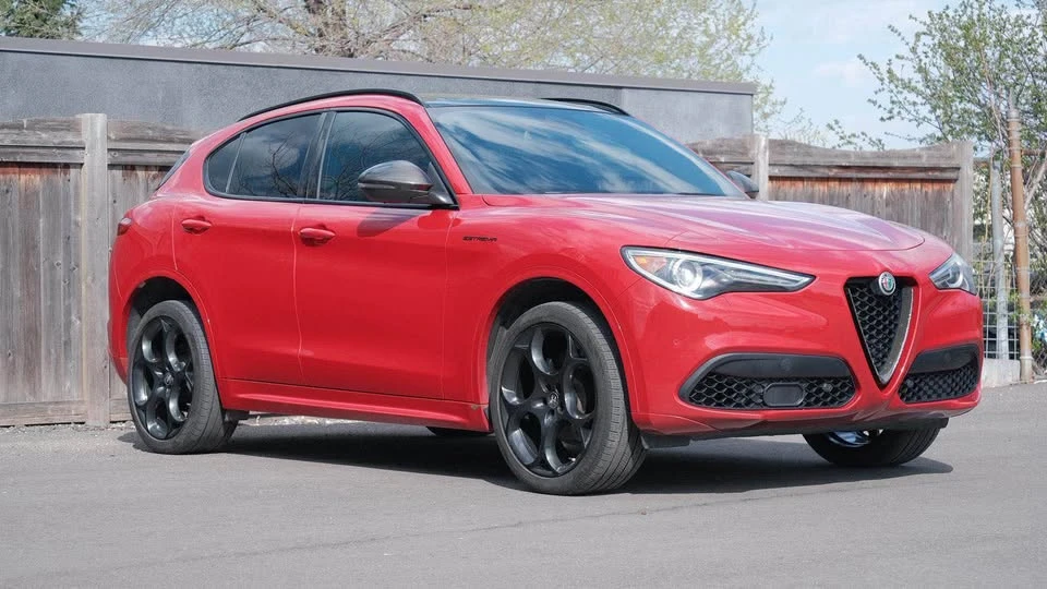 2023 Alfa Romeo Stelvio - Image 4 of 16
