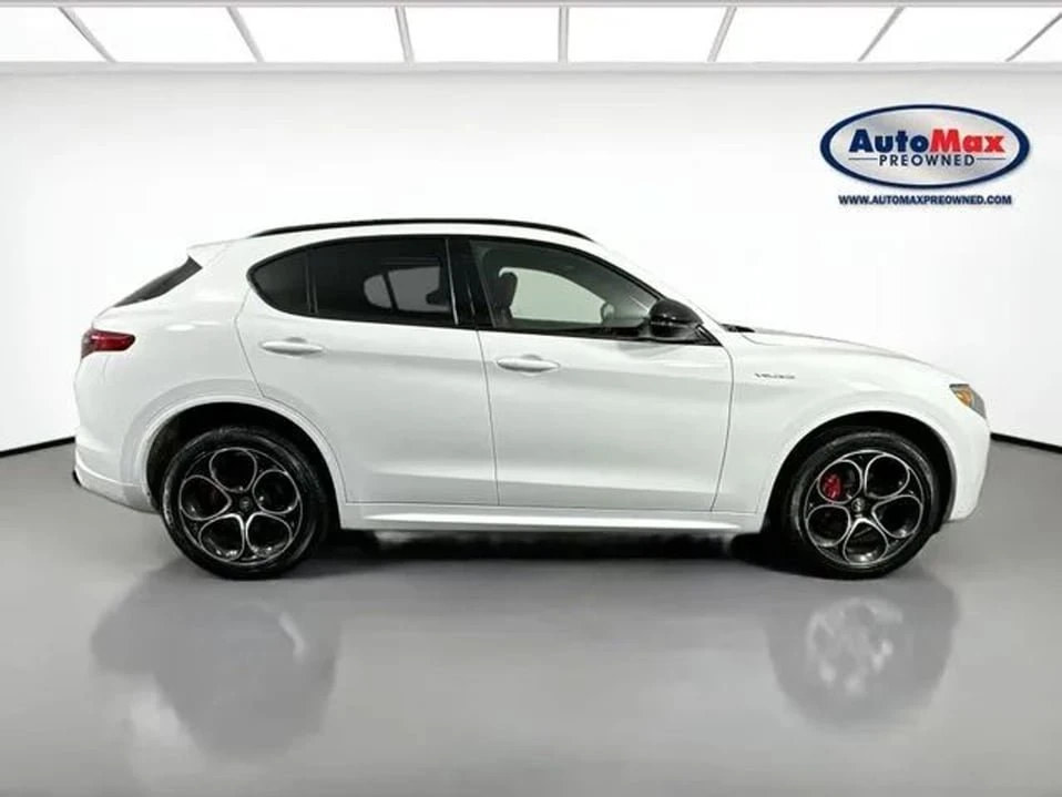 2023 Alfa Romeo Stelvio - Image 8 of 20