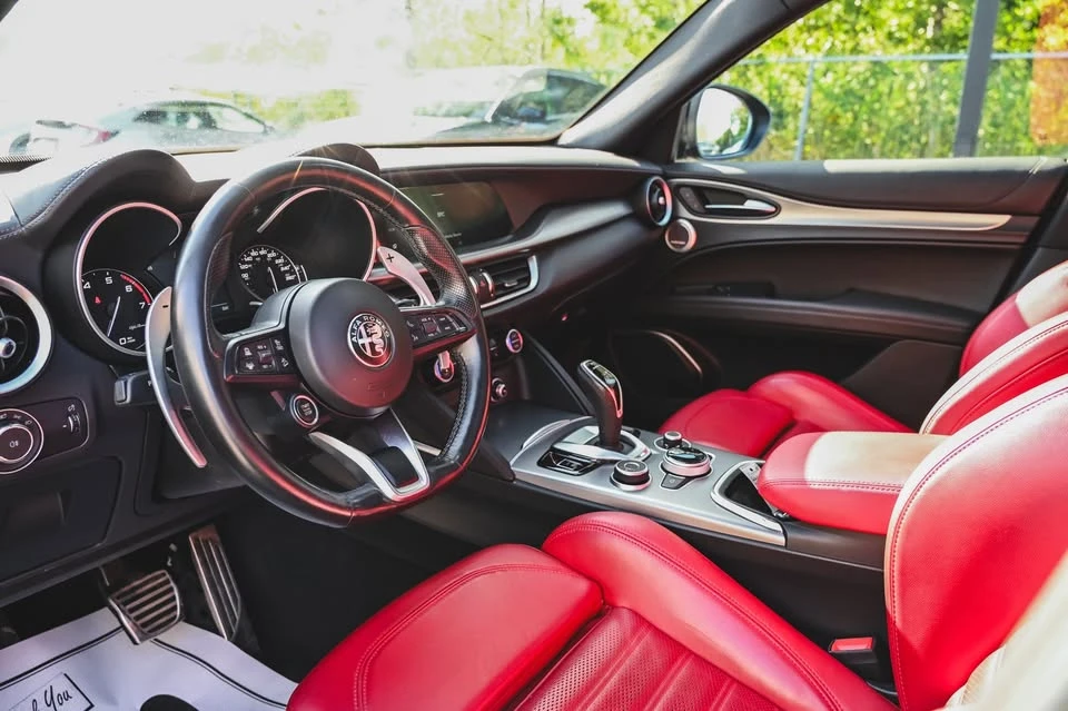 2023 Alfa Romeo Stelvio - Image 9 of 18