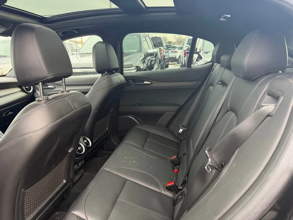 2023 Alfa Romeo Stelvio - Image 9 of 11