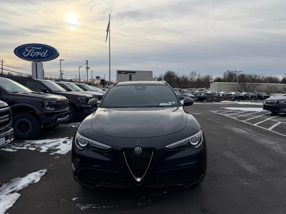 2023 Alfa Romeo Stelvio - Image 2 of 11