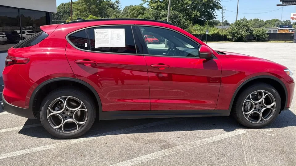 2023 Alfa Romeo Stelvio - Image 2 of 9