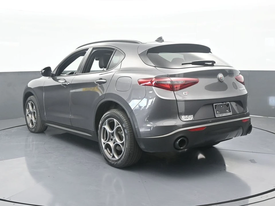2023 Alfa Romeo Stelvio - Image 4 of 12