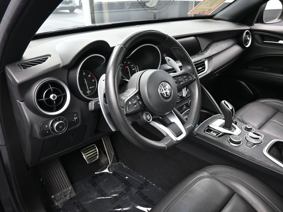 2023 Alfa Romeo Stelvio - Image 10 of 12