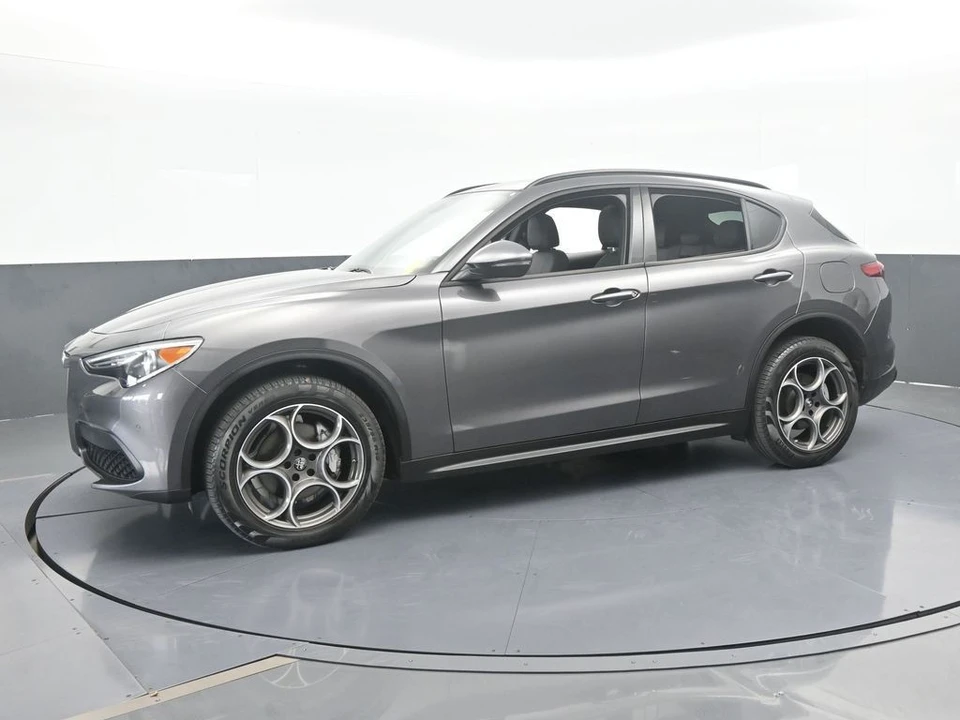 2023 Alfa Romeo Stelvio - Image 2 of 12