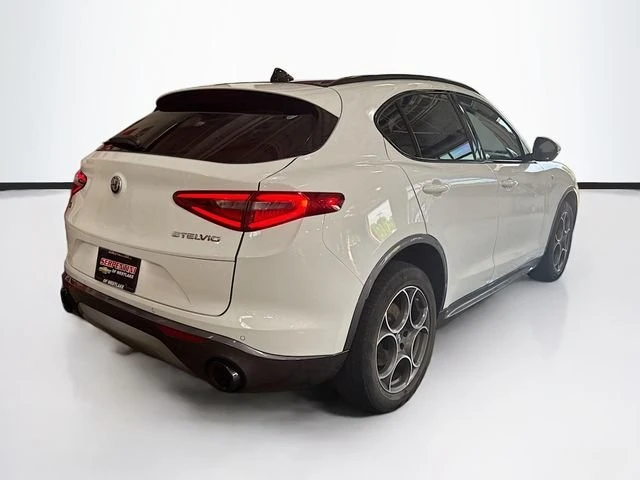 2023 Alfa Romeo Stelvio - Image 5 of 19