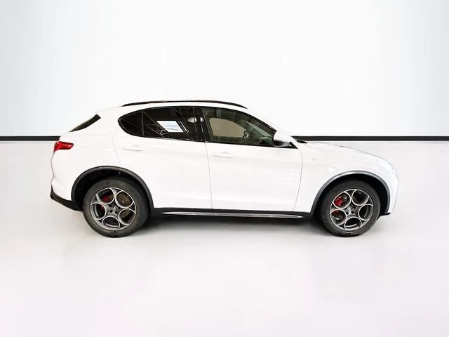 2023 Alfa Romeo Stelvio - Image 4 of 19