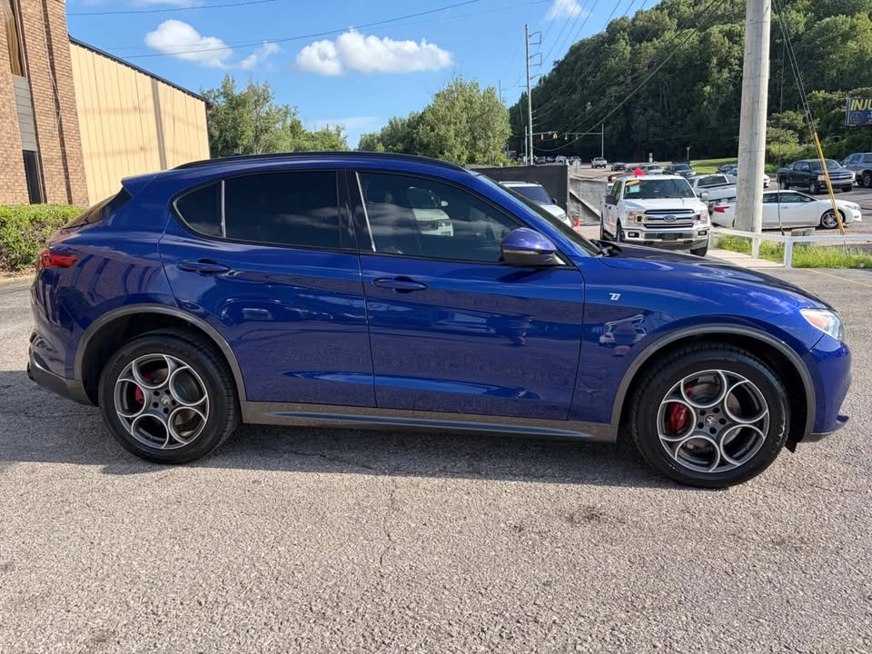 2023 Alfa Romeo Stelvio - Image 4 of 16