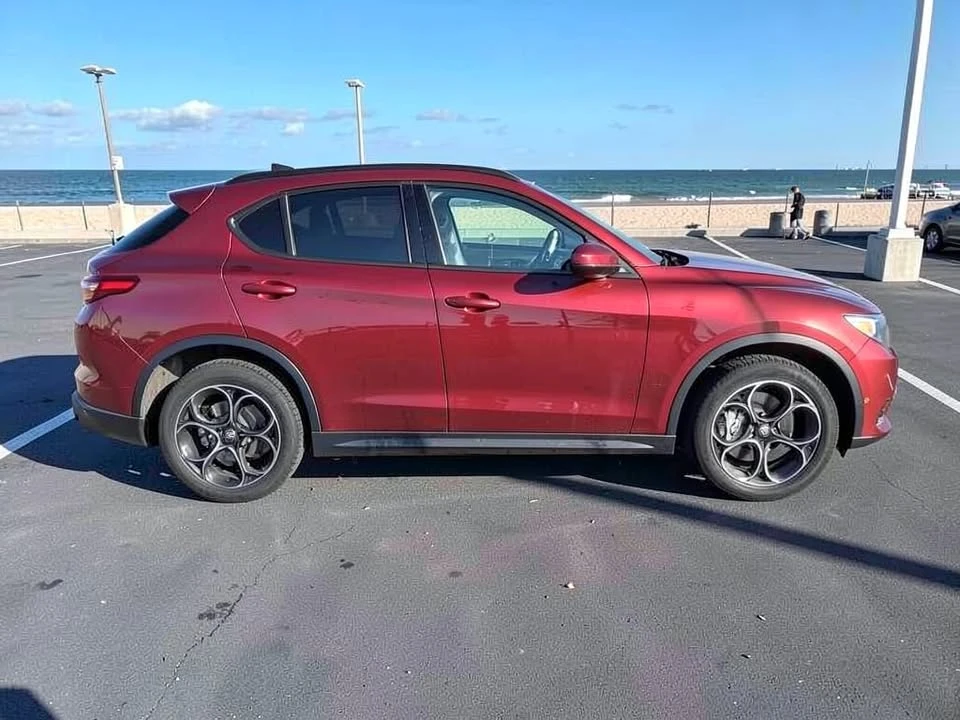 2023 Alfa Romeo Stelvio - Image 4 of 10
