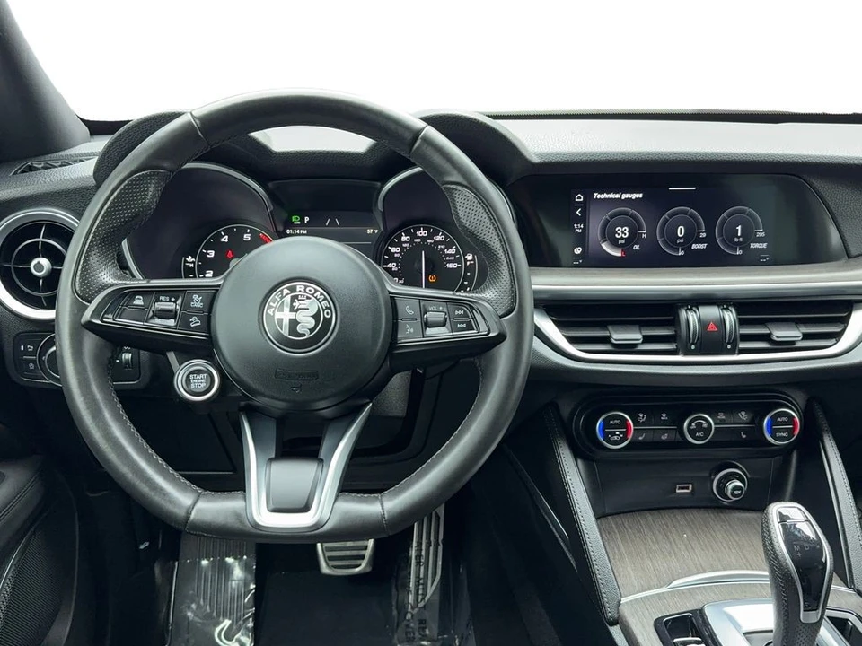 2023 Alfa Romeo Stelvio - Image 17 of 21