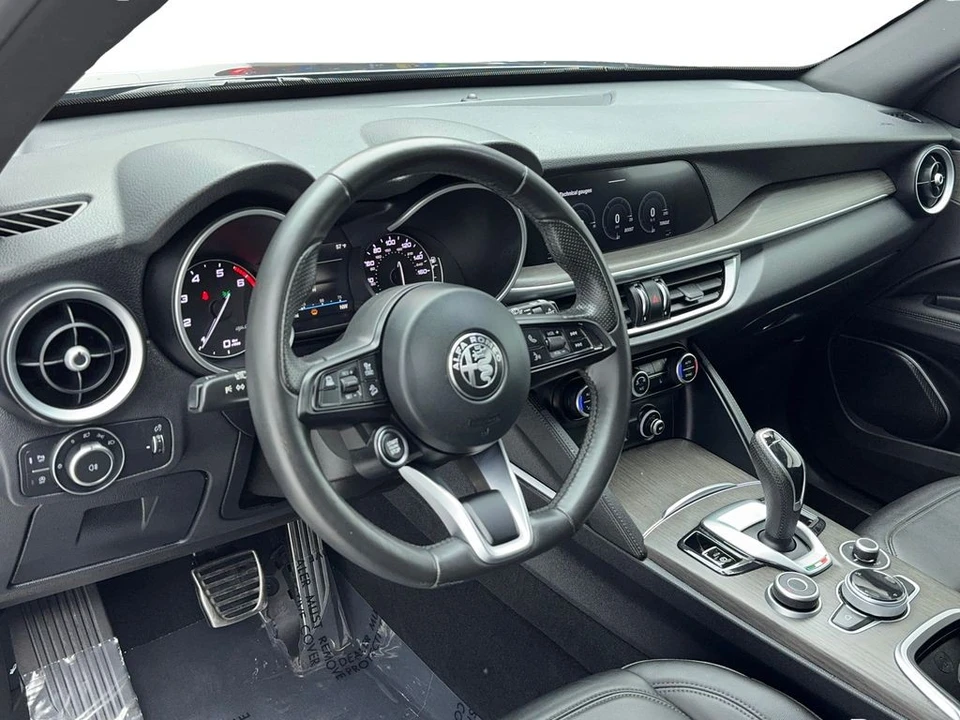 2023 Alfa Romeo Stelvio - Image 14 of 21