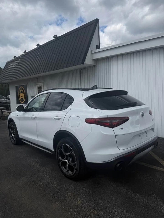 2023 Alfa Romeo Stelvio - Image 5 of 15