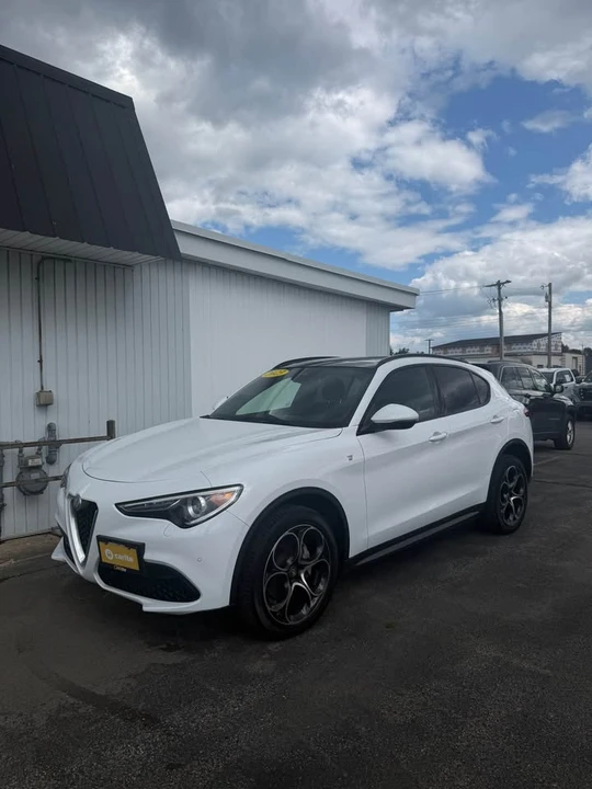 2023 Alfa Romeo Stelvio - Image 2 of 15