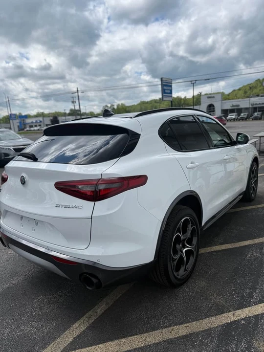 2023 Alfa Romeo Stelvio - Image 9 of 15
