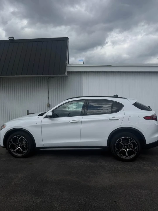 2023 Alfa Romeo Stelvio - Image 4 of 15