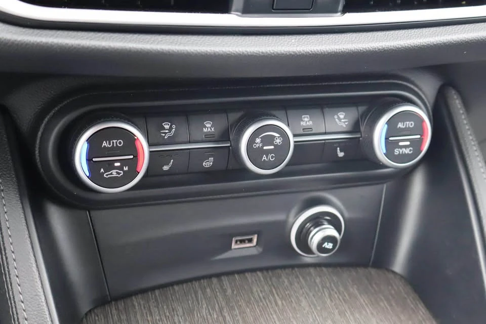 2023 Alfa Romeo Stelvio - Image 11 of 20