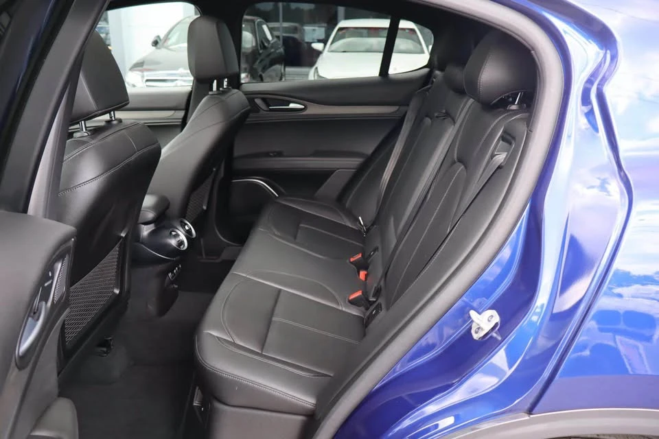2023 Alfa Romeo Stelvio - Image 15 of 20