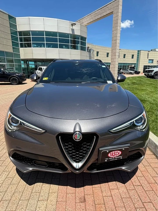 2023 Alfa Romeo Stelvio - Image 4 of 12