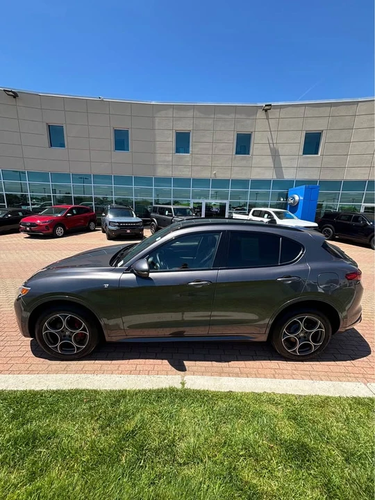 2023 Alfa Romeo Stelvio - Image 2 of 12