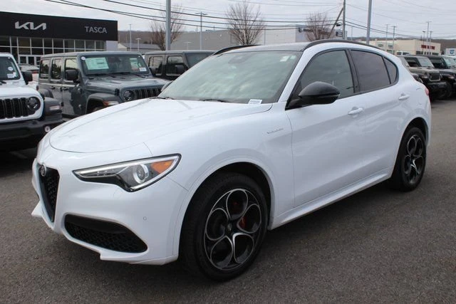 2023 Alfa Romeo Stelvio - Image 2 of 20