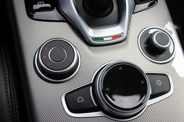 2023 Alfa Romeo Stelvio - Image 11 of 20