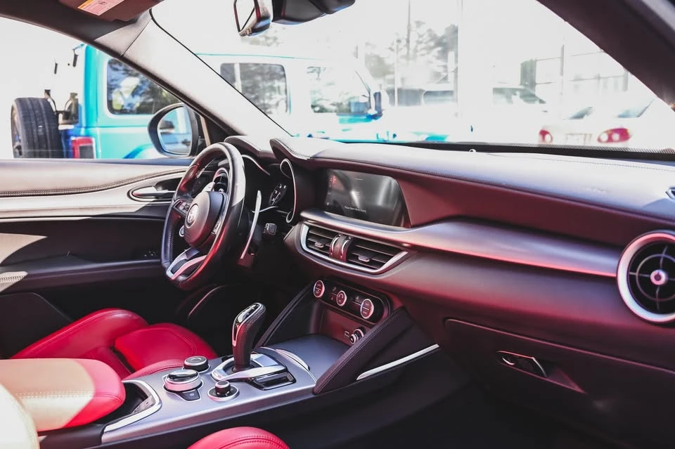 2023 Alfa Romeo Stelvio - Image 14 of 19