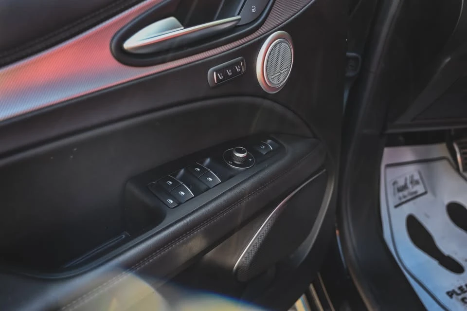 2023 Alfa Romeo Stelvio - Image 16 of 19