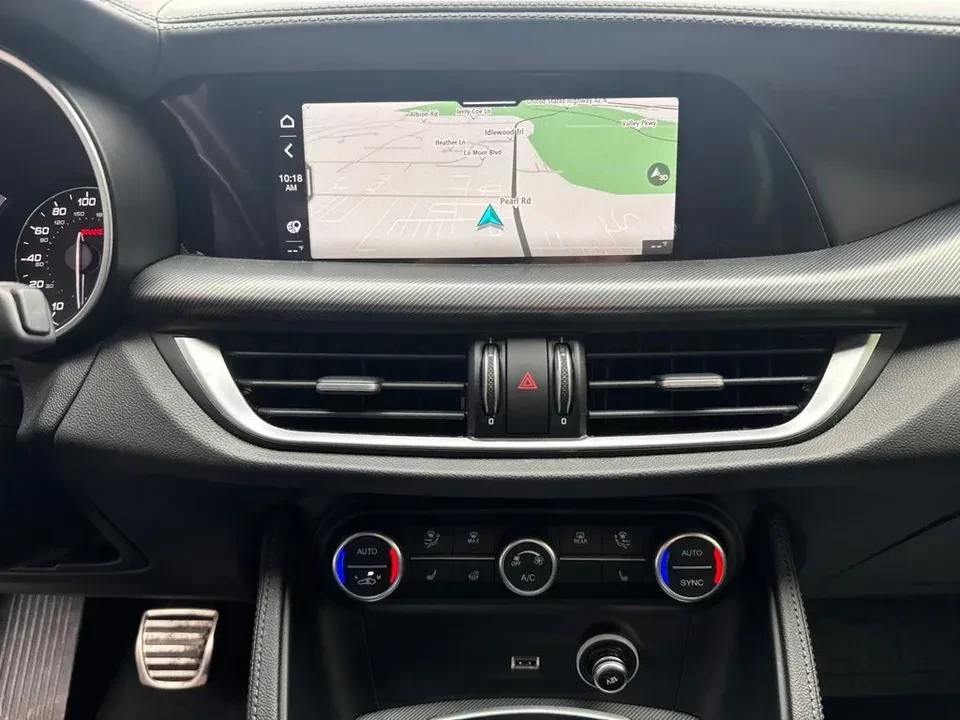 2023 Alfa Romeo Stelvio - Image 15 of 20