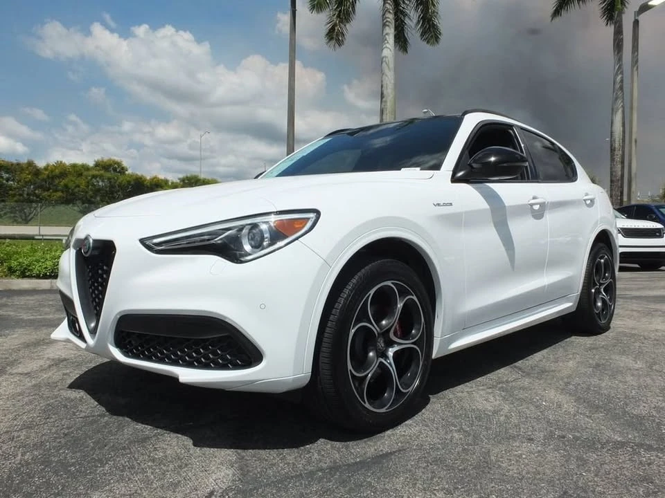 2023 Alfa Romeo Stelvio - Image 16 of 19