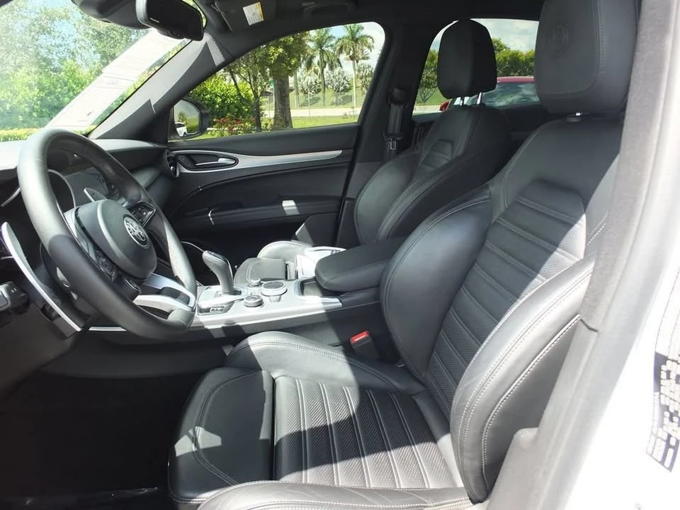 2023 Alfa Romeo Stelvio - Image 18 of 19